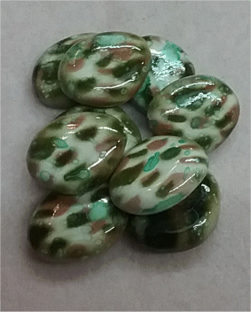  Mottled Greens : Pebble Shape : Approximately 30mm x 25mm 