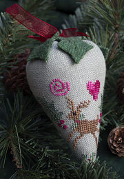 Holly Berry : Linen by Erica Michaels Needlework Designs 