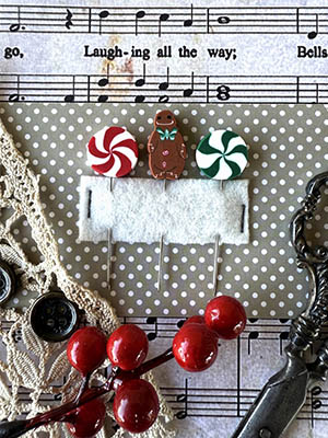 Funny Gingerbread Pin Set (Green bowtie) by Puntini Puntini 