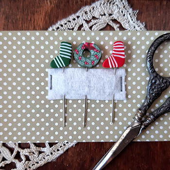 Christmas Stockings Pins by Puntini Puntini 