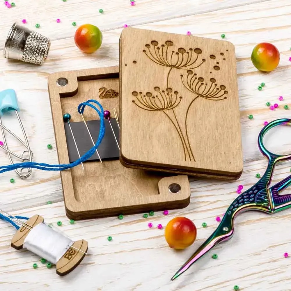 Wonderland Crafts - FLZB(N)-035 Needle Case - 6cm x 9cm - Plywood (Needle not included ) 