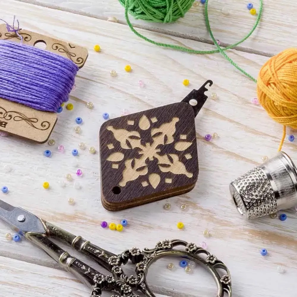 Woodland Crafts - FLNT-001 Needle Threader 