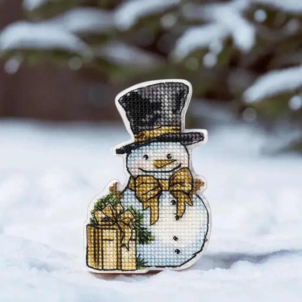 FLX-019 “Snowman With Gift" - Plastic Cross-Stitch Kit by Wonderland Crafts 